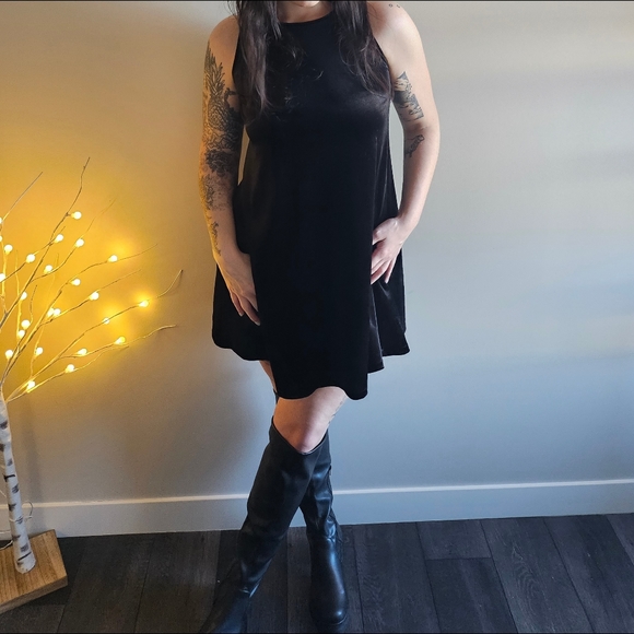 Black Velvet Dress - Picture 3 of 5